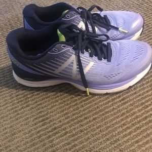 Gently used New Balance running shoes. Size 8.5